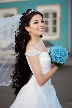 Hair-extensions-for-brides